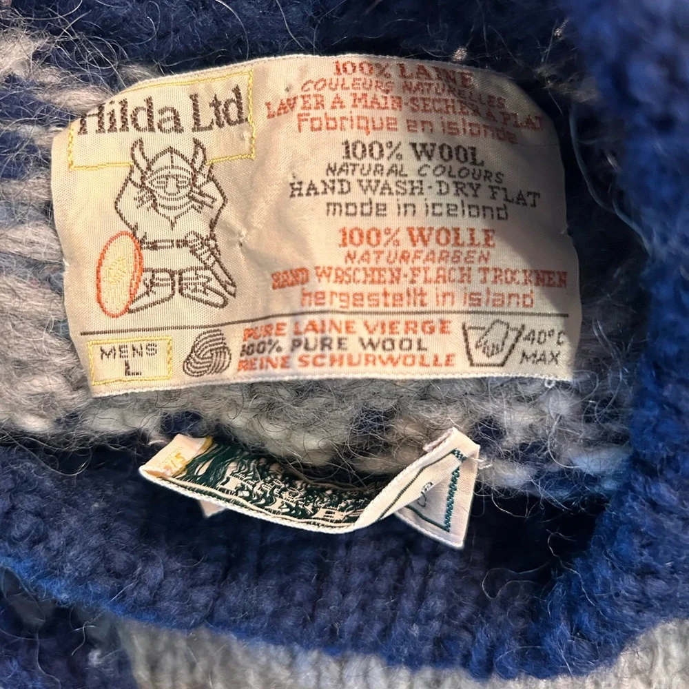 L.L. Bean Vintage Navy and Gray Crewneck Sweater - Picture 3 of 3